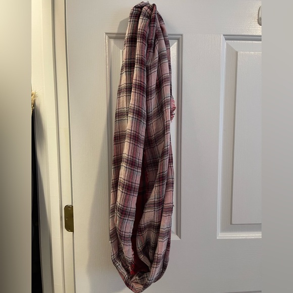 Infinity scarf. Lightweight. Very good used condition. - Picture 2 of 5